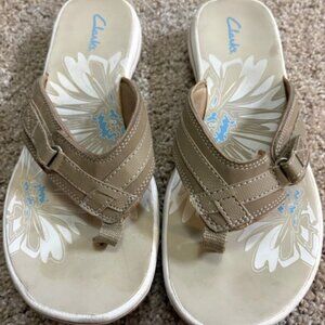 Clarks Cushion  Tan Adjustable Flip-Flop Sandals. Sz. 9